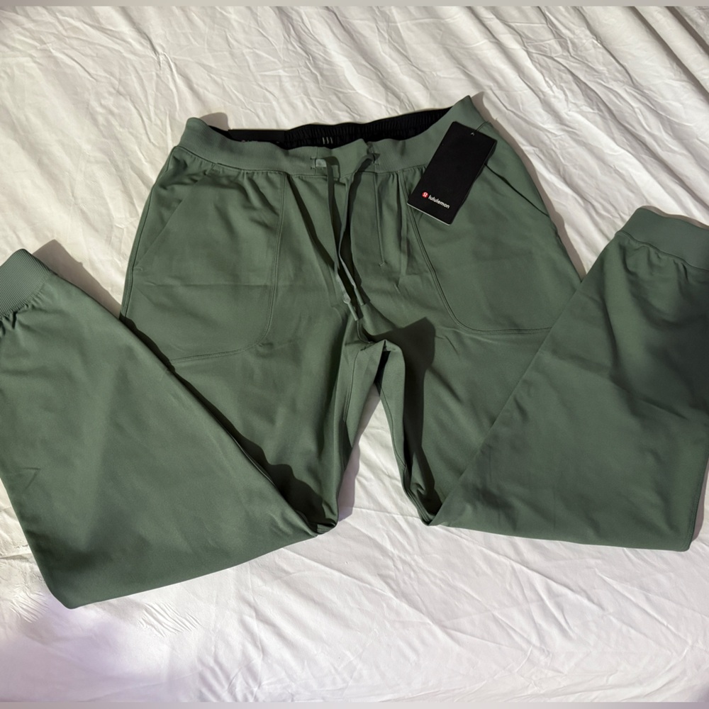 BRAND NEW NWT $128 Lululemon Men's ABC Jogger * Regular In Grey Sage Size: LARGE